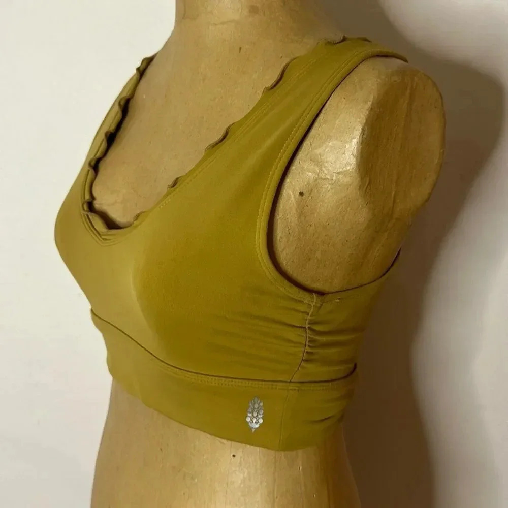 Free People Movement sz XS Hearts Aflutter Sports Bra great pre owned condition
